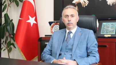 "Mevlid Kandili insanlığın kurtuluşuna açılan bir kapıdır. “