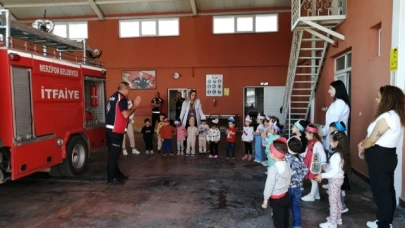 Minikler İtfaiyeyi Ziyaret Etti