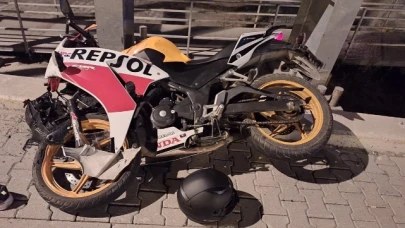 Motosiklet ve Hafif Ticari Araç Çarpıştı: 2 Yaralı