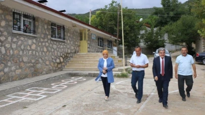 Müdür Mehmet Türkmen okullarda incelemelerde bulundu