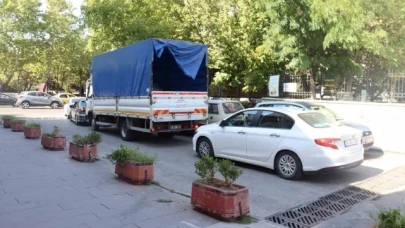 Okulların açılmasıyla o bölgedeki trafik sorunu vatandaşların tepkisine neden oldu