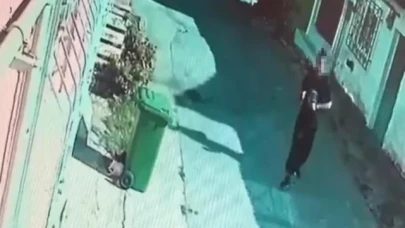 Örümcek adam gibi tırmandığı balkondan kıyafet çaldı