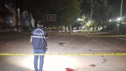 Parkta çıkan bıçaklı kavgada 1 kişi ağır yaralandı