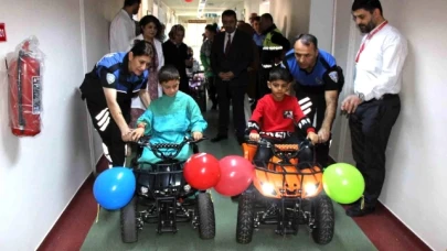 Polislerden Sünnet Çocuklarına Sürpriz