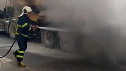 Seyir halindeki kamyonun lastikleri alev aldı