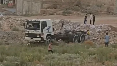 Sokakta oyun oynarken kamyonun altında kalan küçük Salih kurtarılamadı