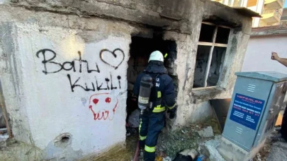 Sokaktan binbir emekle topladıkları yandı, gözyaşlarını tutamadı