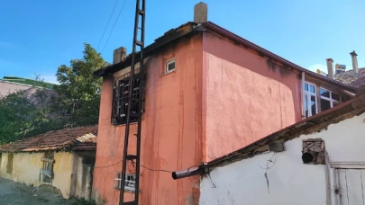 Suluova’da çıkan yangında ev kullanılmaz hale geldi!