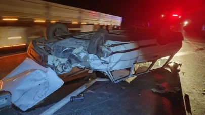 Taşova'da iki otomobil çarpıştı: 3 yaralı