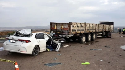Tıra Çarpan Otomobilin Sürücüsü Hayatını Kaybetti