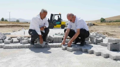 Tuşba'da yol çalışması yapılmayan mahalle kalmadı