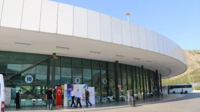 Üniversite eğitimi için Amasya'ya gelen öğrenciler otogarda karşılandı