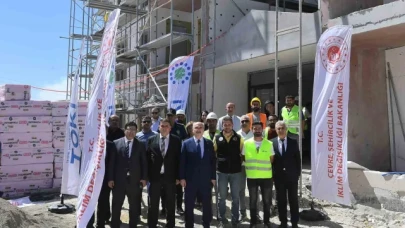 Vali Köşger: "Daima depremzede hemşehrilerimizin yanında olacağız"