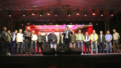 Vatandaş hizmet bekliyor, başkan konser organize ediyor