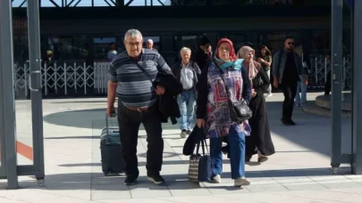 Yüksek Hızlı Tren uçağı solladı