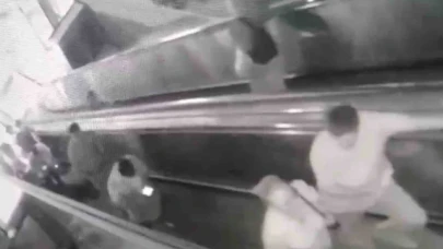 Yürüyen merdivenleri keyfi olarak durdurdular