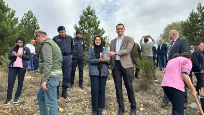 100. YILDA 100 FİDAN TOPRAĞA ETKİNLİĞİ GERÇEKLEŞTİRİLDİ