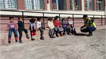 Amasya İl Jandarmadan öğrencilere trafik eğitimi verildi