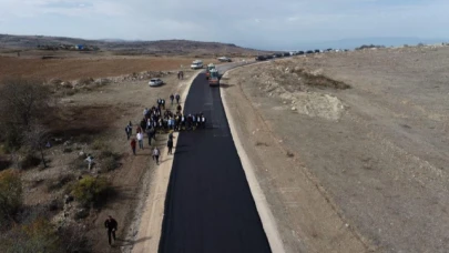 Amasya İl Özel İdaresi Sıcak Asfalt Çalışmalarına Devam Ediyor