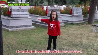 Amasyalı minik kızlar 100. yıla özel bayrak şiirini seslendirdi