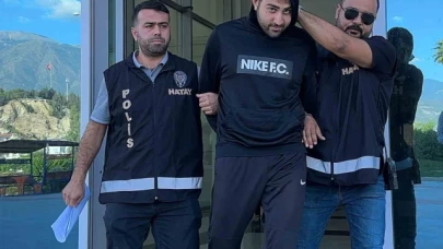 Babasını öldürüp annesini ağır yaralayan genç tutuklandı