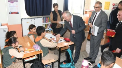 Başkan Çelik’ten öğrencilere 100. Yıla özel hediye