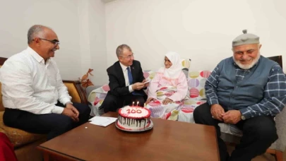 Cumhuriyet ile yaşıt Amasyalı nineye 100. yıl kimliği!