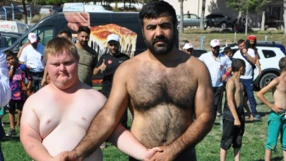 Down Sendromlu Pehlivan, Rakibinin Sırtını Yere Getirdi