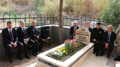 Dünyaya insanlık dersi veren "Bilge Ana" Amasya'da kabri başında anıldı