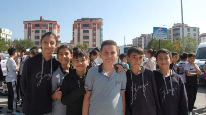 Gazi Ortaokulu Öğrencisi Remzi, Yürüyüşü Çok Sevdi