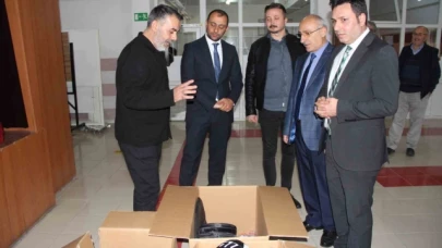 Hayırsever işadamından okullara spor malzemesi