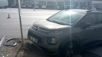 iki otomobil çarpıştı: 4 yaralı