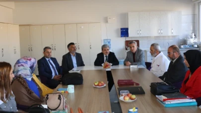 İl Milli Eğitim Müdürü Türkmen Suluova'daki okulları ziyaret etti