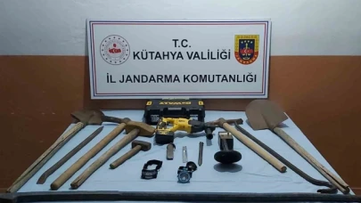 İzinsiz kazı yapan 4 kişi suçüstü yakalandı