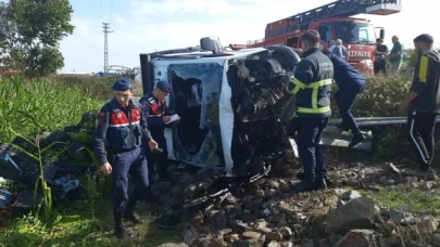 Kamyonet şarampole devrildi: 1 yaralı
