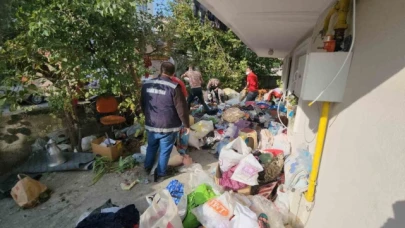 Karabük'te çöp evden iki kamyon çöp çıktı