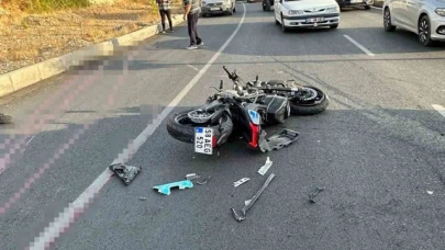 Motosiklet ile halk otobüsü çarpıştı: 1 ölü