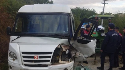 Öğrenci servisi kaza yaptı