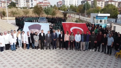 Öğrencilerden Togg Eşliğinde "Ay Yıldız" Koreografisi