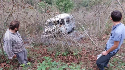 Okul servisi 112 metre şarampole yuvarlanıp yandı: 2'si öğretmen 4 yaralı
