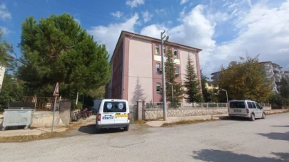 Okulun 3. katından düşen öğrenci yaralandı