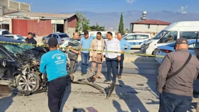 Otomobil, çöp kamyonuna arkadan çarptı: Temizlik işçisi hayatını kaybetti