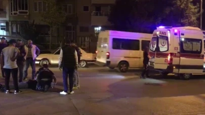Otomobilin çarptığı motosiklet sürücüsü yaralandı