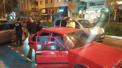 Park halindeki otomobilden tüfek ele geçirildi: 5 gözaltı