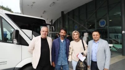 Rektör Turabi, misafirlerini otogarda karşıladı