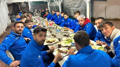 Sebatspor yönetici ve futbolcuları kaynaşma yemeğinde buluştu