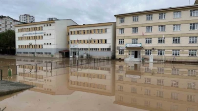 Sel sonrası tahliye çalışmaları sürüyor