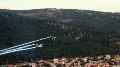 SOLOTÜRK'ten Ata'ya saygı uçuşu