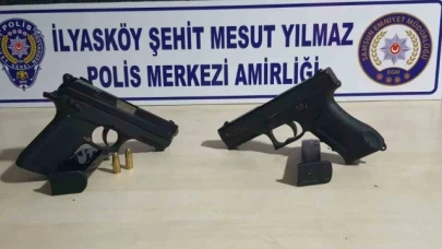 Şüpheli araçta silah ele geçirildi