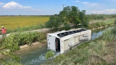 Tarım işçilerini taşıyan midibüs kaza yaptı, 7 işçi yaralı